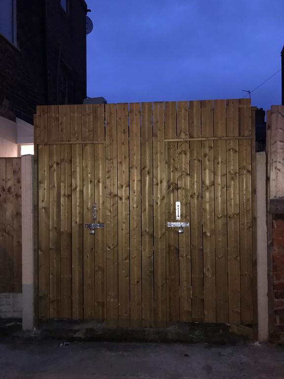 Casa Fresa Franks Serviced Accommodation Liverpool Exterior foto